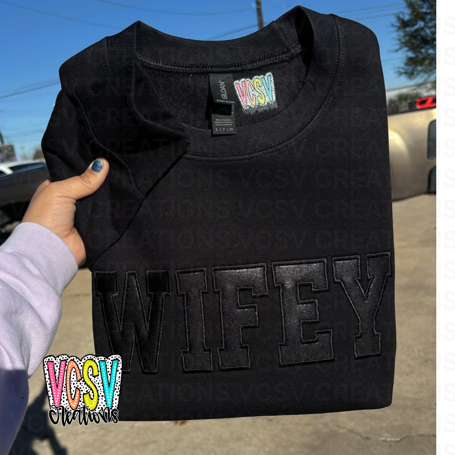 black sparkling appliqué embroidery crewneck